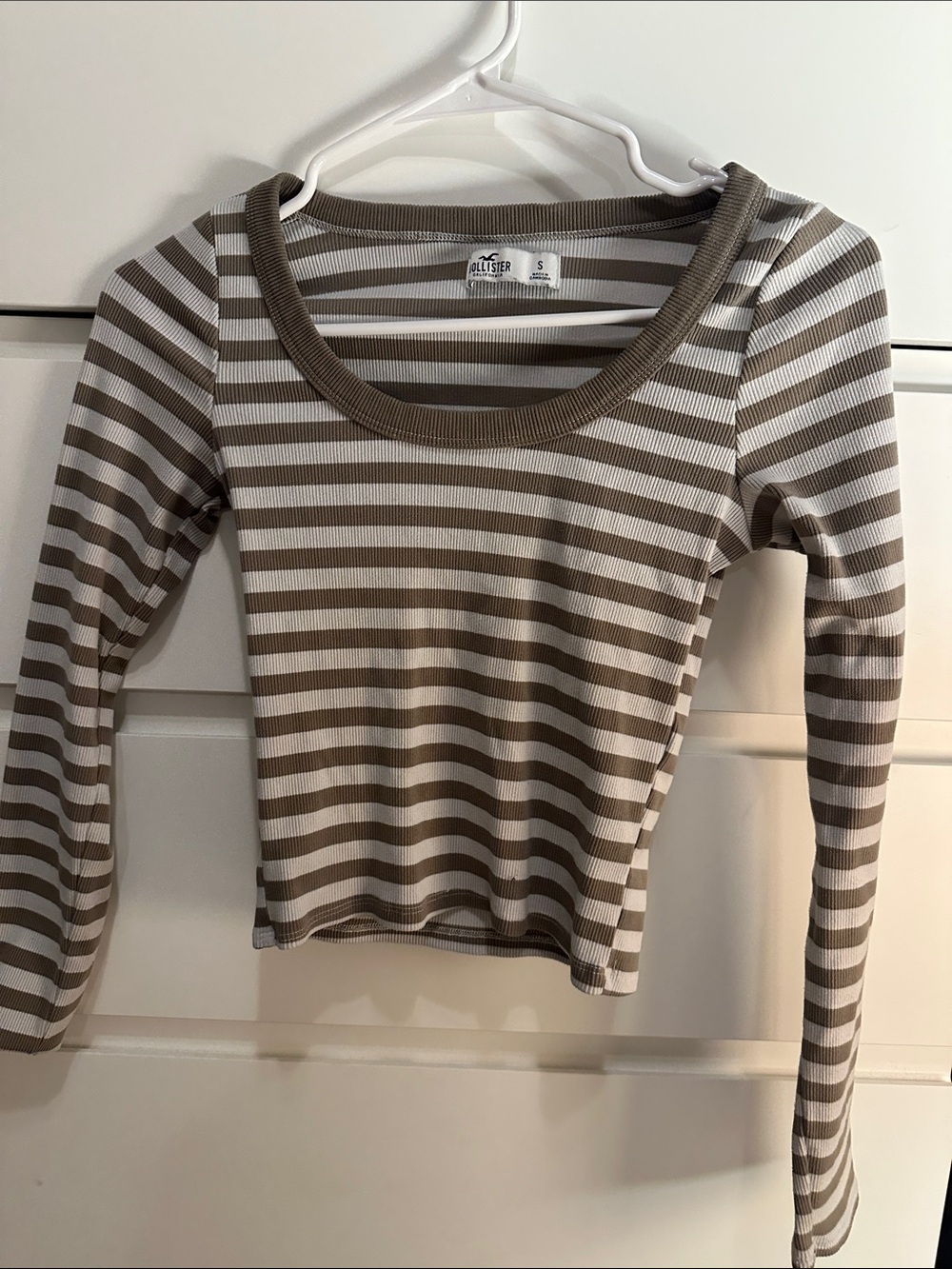 Hollister Taupe & White Ribbed Scoop Neck Long Sleeve